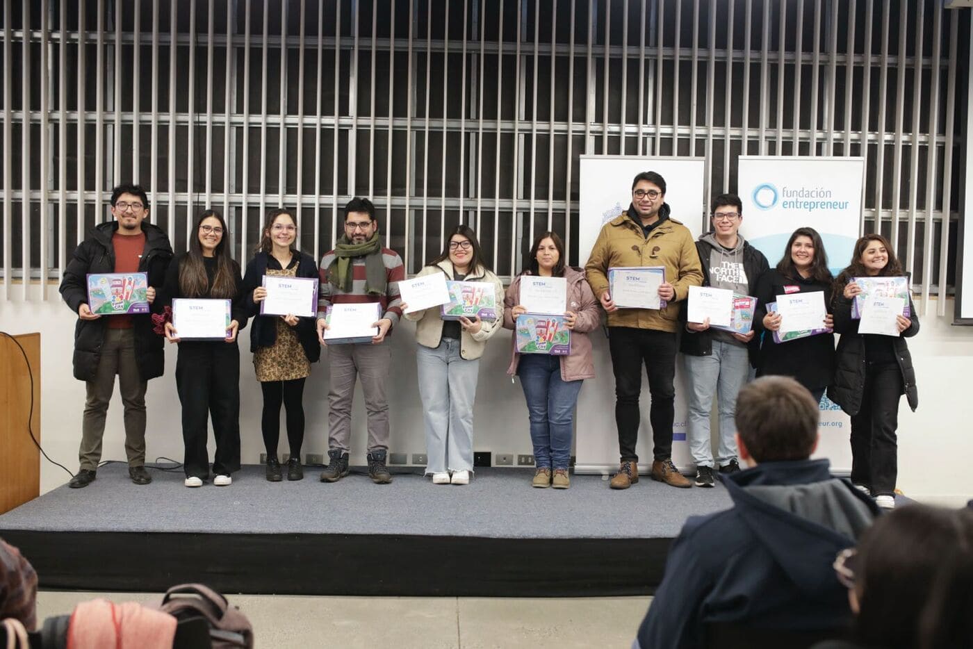 taller-juega-aprende-y-ensena-finanzas-personales-con-financity-bootcamp-stem-uc-villarrica-2025-portada